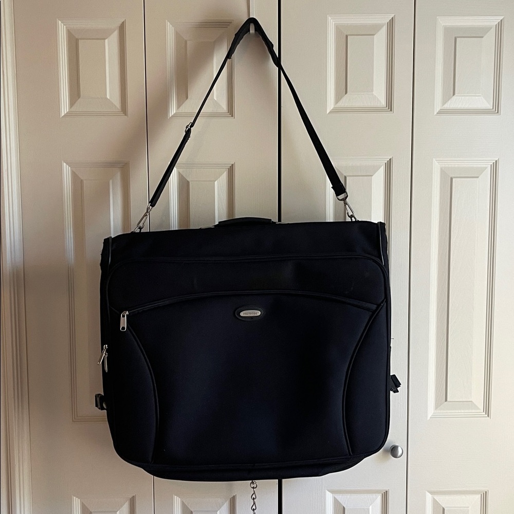 Protocol Black Garment Bag Shoulder Strap Luggage Folding Travel Suit